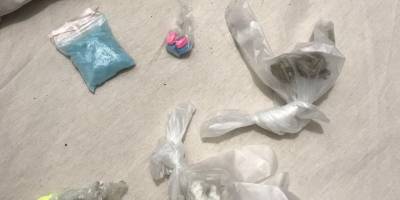 Esenyurt'ta lüks siteye düzenlenen baskında çok sayıda uyuşturucu madde ele geçirildi