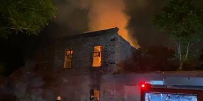 Geçen yıl yanan tarihi binada yine yangın çıktı