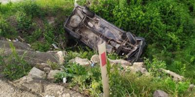 Kastamonu’da otomobil dereye yuvarlandı: 2 yaralı