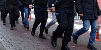 İzmir'de FETÖ'nün hücre evlerine baskın: 31 gözaltı