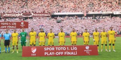 İstanbulspor, 17 yıl sonra Spor Toto Süper Lig'de