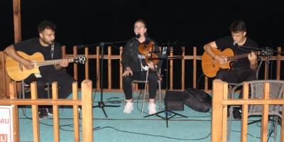 Tekirdağlılar sahilde canlı müziğin tadını çıkarıyor