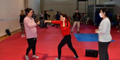 Çiğli Belediyesinden kadınlara savunma eğitimi
