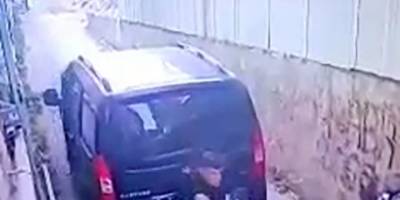 Kavga ettiği gencin iş yerini bastı, önce ateş açtı sonra bıçakladı