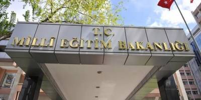 MEB'den Kuran-ı Kerim'e tekme atan öğrencilerle ilgili açıklama: Soruşturma başlatıldı