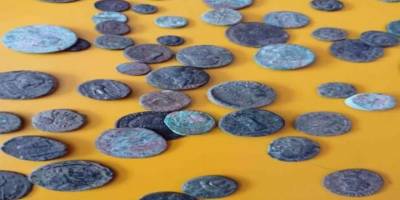 İzmir'de tarihi eser niteliğinde 61 sikke ele geçirildi