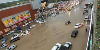 Aniden bastıran yağış Çankayalıları zora soktu