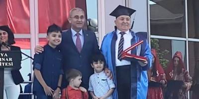 Yarım bıraktığı üniversiteyi 63 yaşında bitirdi