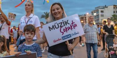 Kuşadası’nda ‘Hayat Sokak’ta