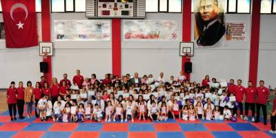 Balçova Belediyesi Spor Okulları kursiyerlerinden muhteşem final