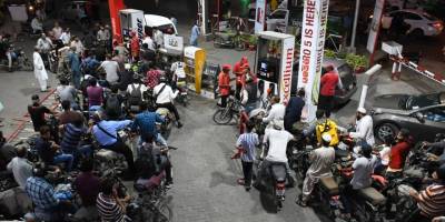 Pakistan’da 20 gün içinde akaryakıta 3’üncü zam