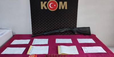 İzmir'de tefecilik yaptığı öne sürülen bir kişi gözaltına alındı