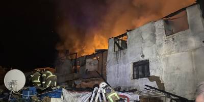 Bursa'da tekstil atölyesinde yangın çıktı: 2 ev kül oldu