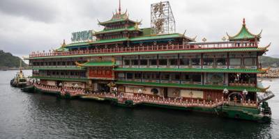 Hong Kong’un simgelerinden yüzen restoran Güney Çin Denizi’nde battı
