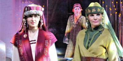 Deveciler Hanı'nda defile