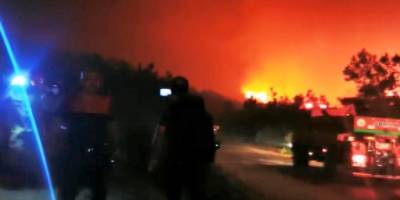 Alevlerin tehdit ettiği bölge tahliye edildi