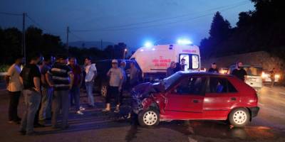 D-100’de cip ile otomobil çarpıştı: 3 yaralı