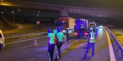 TEM’de kamyonet ile hafif ticari araç çarpıştı: 7 yaralı