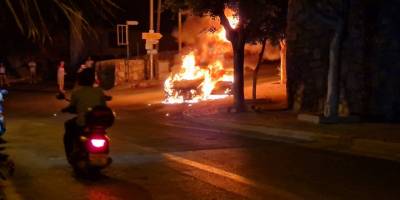 Otomobil yanarak küle döndü