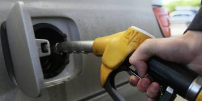 Yunan devlet televizyonunda depodan benzin çalma eğitimi: Karmaşık değil, balkon hortumuyla da olur