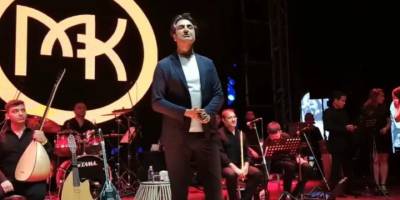 Ses sitemini kapatınca Kırmızıgül çıplak sesle konser verdi