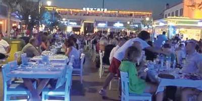 Garsonların maaşını müşteriden çıkarıyorlar