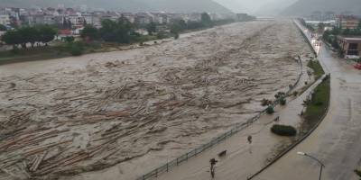 Ayancık’ta sel teyakkuzu: 3 köy boşaltıldı , 25 kişi yurda yerleştirildi