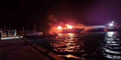 Milyonlarca lira değerindeki yat alev alev yandı, soğutma çalışmaları esnasında sulara gömüldü