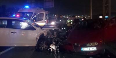 Ters yöne girince karşıdan gelen otomobille çarpıştı: 3 yaralı