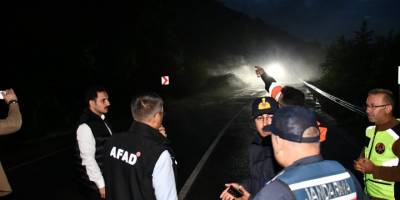 Heyelan tehlikesinden dolayı yol ulaşıma kapalı
