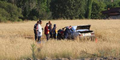 Kütahya'da tarlaya devrilip, yanan otomobilin sürücüsü öldü