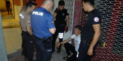 Eşiyle alışveriş yapan kadına laf attığı iddia edilen şahsa meydan dayağı