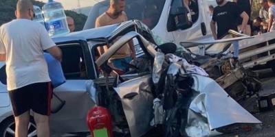 İzmir'de iki otomobilin çarpıştığı kazada 1 kişi öldü, 6 kişi yaralandı