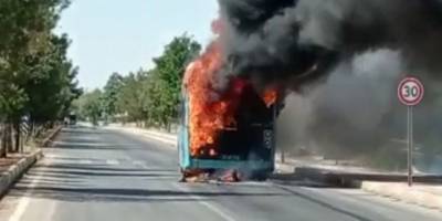 Diyarbakır’da belediye otobüsü alevlere teslim oldu, kısa sürede kül oldu