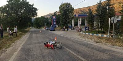 İzmir'de otomobille çarpışan motosikletin sürücüsü hayatını kaybetti