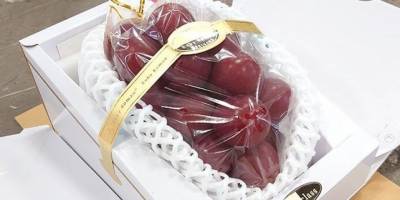 Japonya’da özel üretim salkım üzüm, 10 bin 800 dolara satıldı