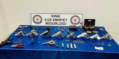 Kınık'ta operasyon: Çok sayıda silah ele geçirildi