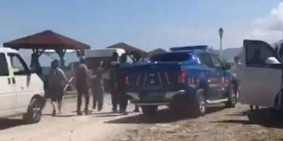 Zabıtalar ile temizlik yapan belediye işçisini dövdüler