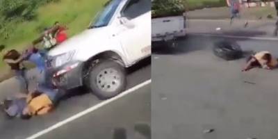 Protesto için yolu trafiği kapatan öğrencilerin üzerinden aracıyla geçti: 2 yaralı