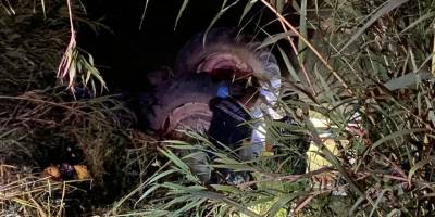 Traktör ile dereye uçan sürücü hayatını kaybetti