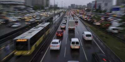 Altunizade durağında yangın paniği: Metrobüsteki yolcular tahliye edildi