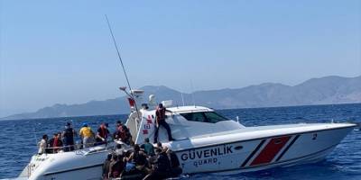 Marmaris açıklarında 77 düzensiz göçmen kurtarıldı