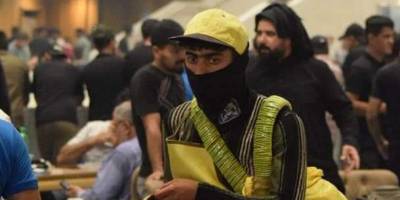 Irak Meclisi’nde protestoculardan zincirli gösteri