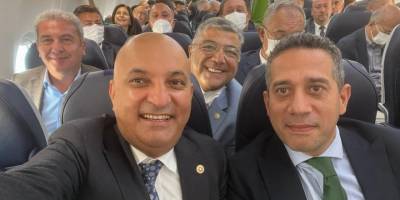 CHP'liler uçağa bindiler!