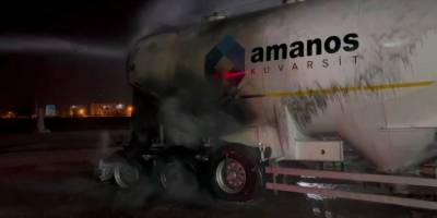 Alev alan beton mikserini benzin istasyonu çalışanları söndürdü