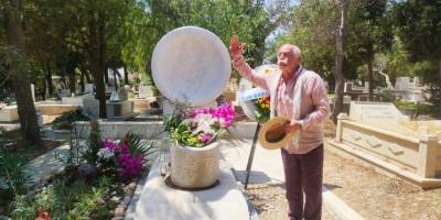 Şair Can Yücel Datça'da mezarı başında anıldı