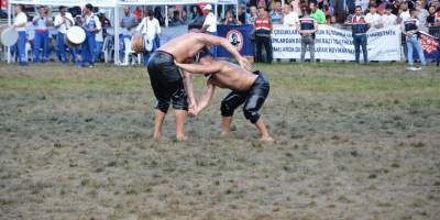 Kurtdere Güreşlerinde Başpehlivan Yusuf Can Zeybek oldu