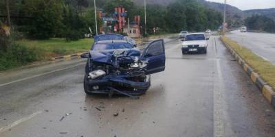 İki otomobil çarpıştı : 6 yaralı