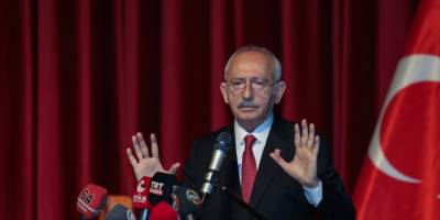 CHP Genel Başkanı Kılıçdaroğlu, Uşak'ta kanaat önderleriyle bir araya geldi