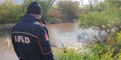 Atıyla birlikte nehre giren genç kayboldu